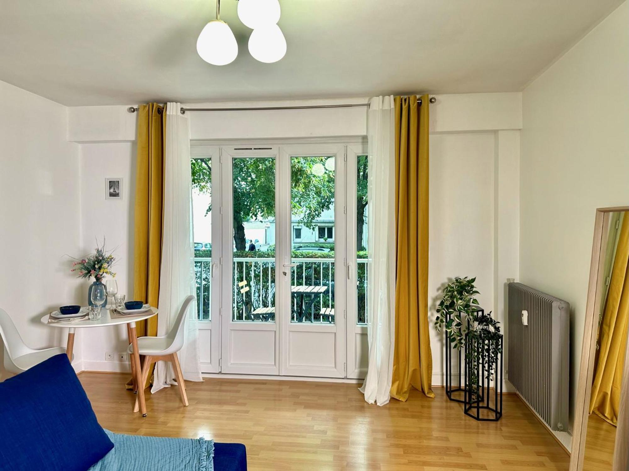 Le Bleu Soleil - A 2 Min Du Metro - 7 Min De Paris Apartman Maisons-Alfort Kültér fotó